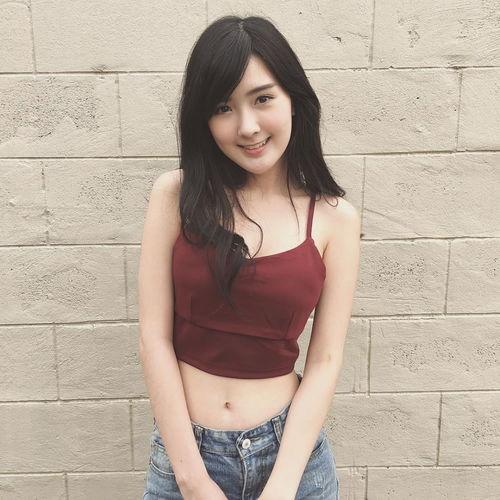 吃瓜女网红图片高清头像,揭秘吃瓜女网红高清头像背后的魅力  第2张